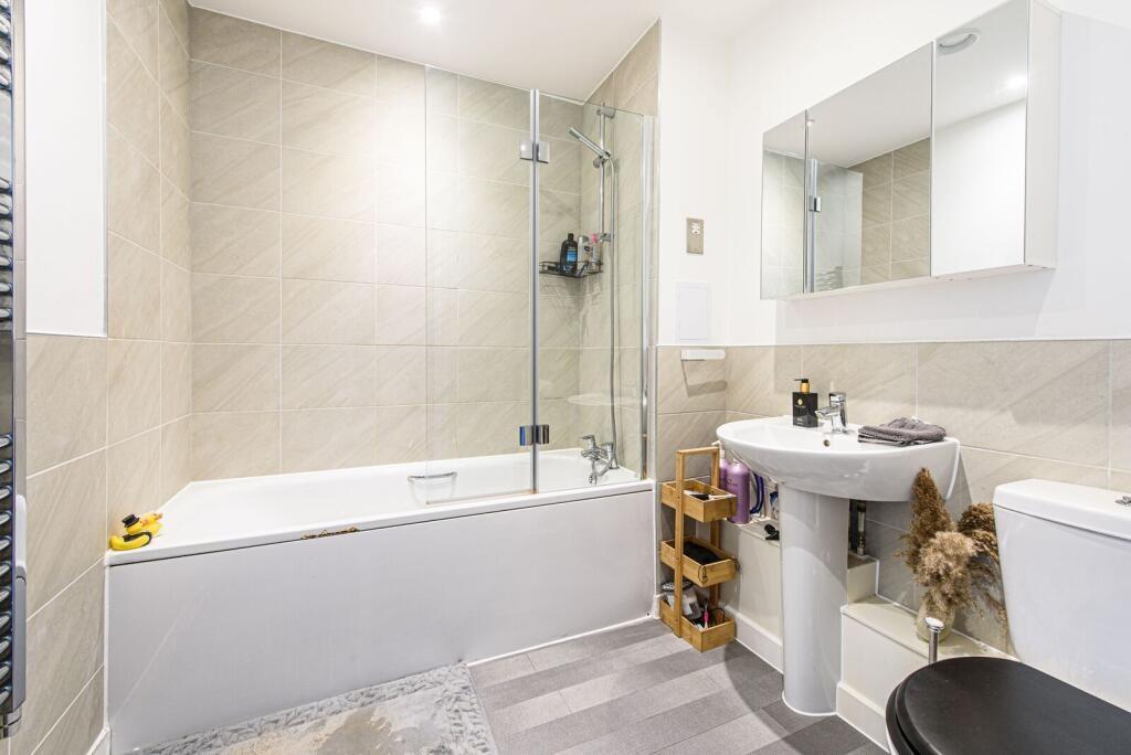 Medawar Drive, Mill Hill, NW7, London
